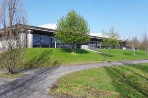 DE-BSZ - Dreifeldersporthalle Berufsschulzentrum (alt: 40/03)
