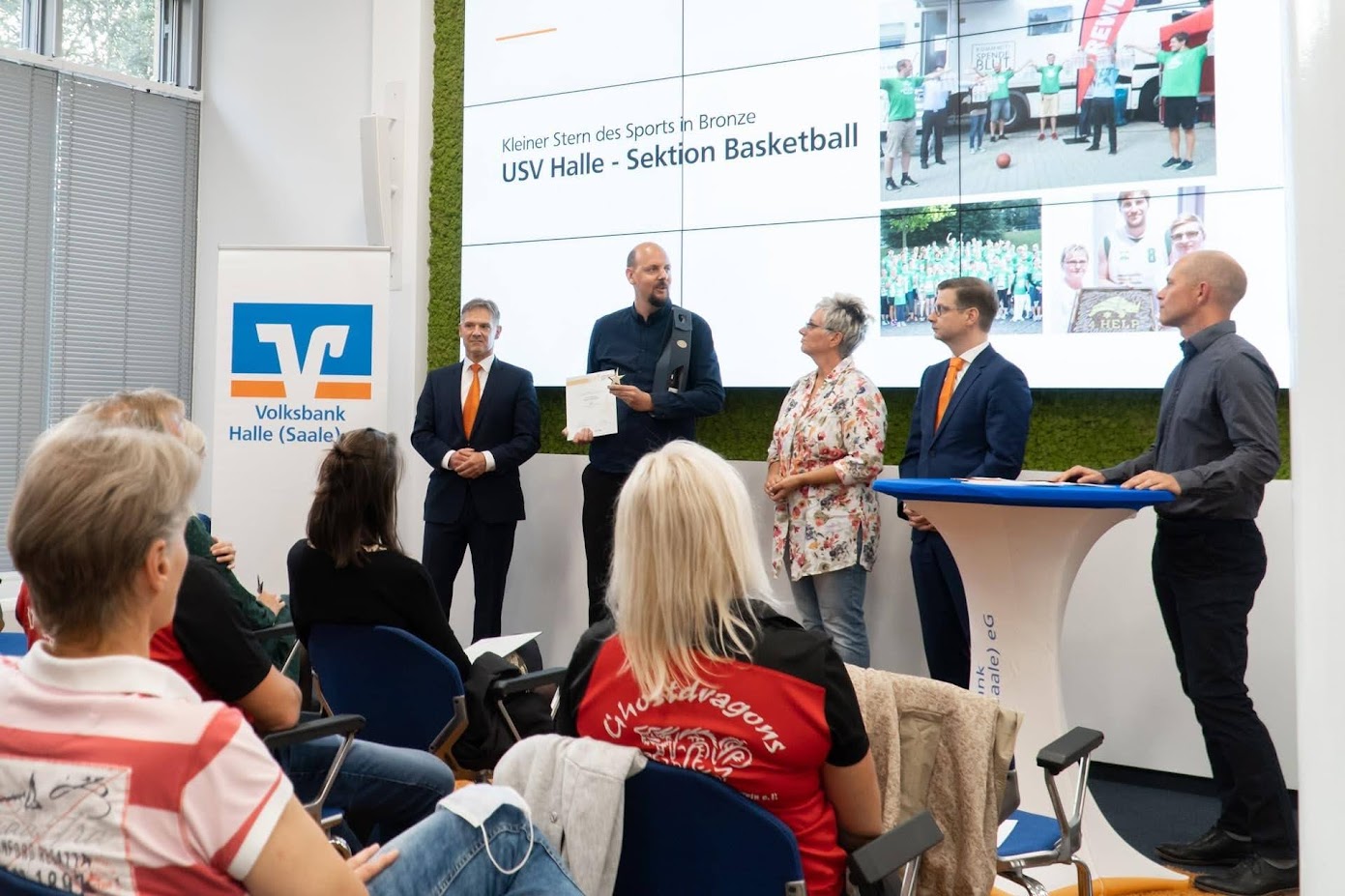 Christian Huhn nimmt den Preis in Bronze des kleinen Stern des Sportes entgegen // Bildrechte: Stadtsportbund Halle