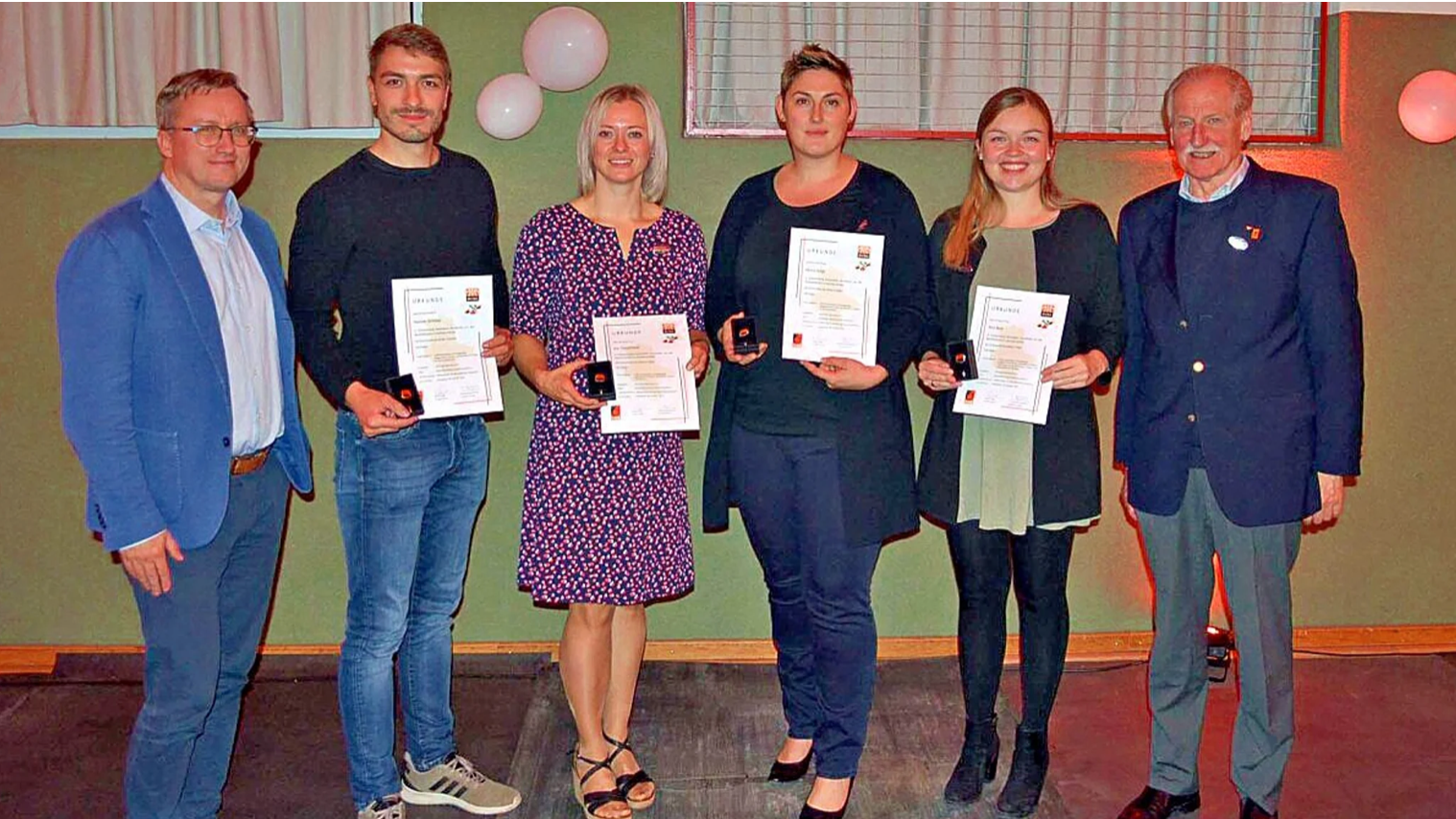 Ehrung von Vereinsmitgliedern des SC Osterwieck im Jahr 2021. Von links: Karsten Stier (BVSA), Hannes Schöbel, Ina Theuerkauf, Maria Voigt, Sina Birla und Bernd von der Heide. Foto: SC Osterwieck