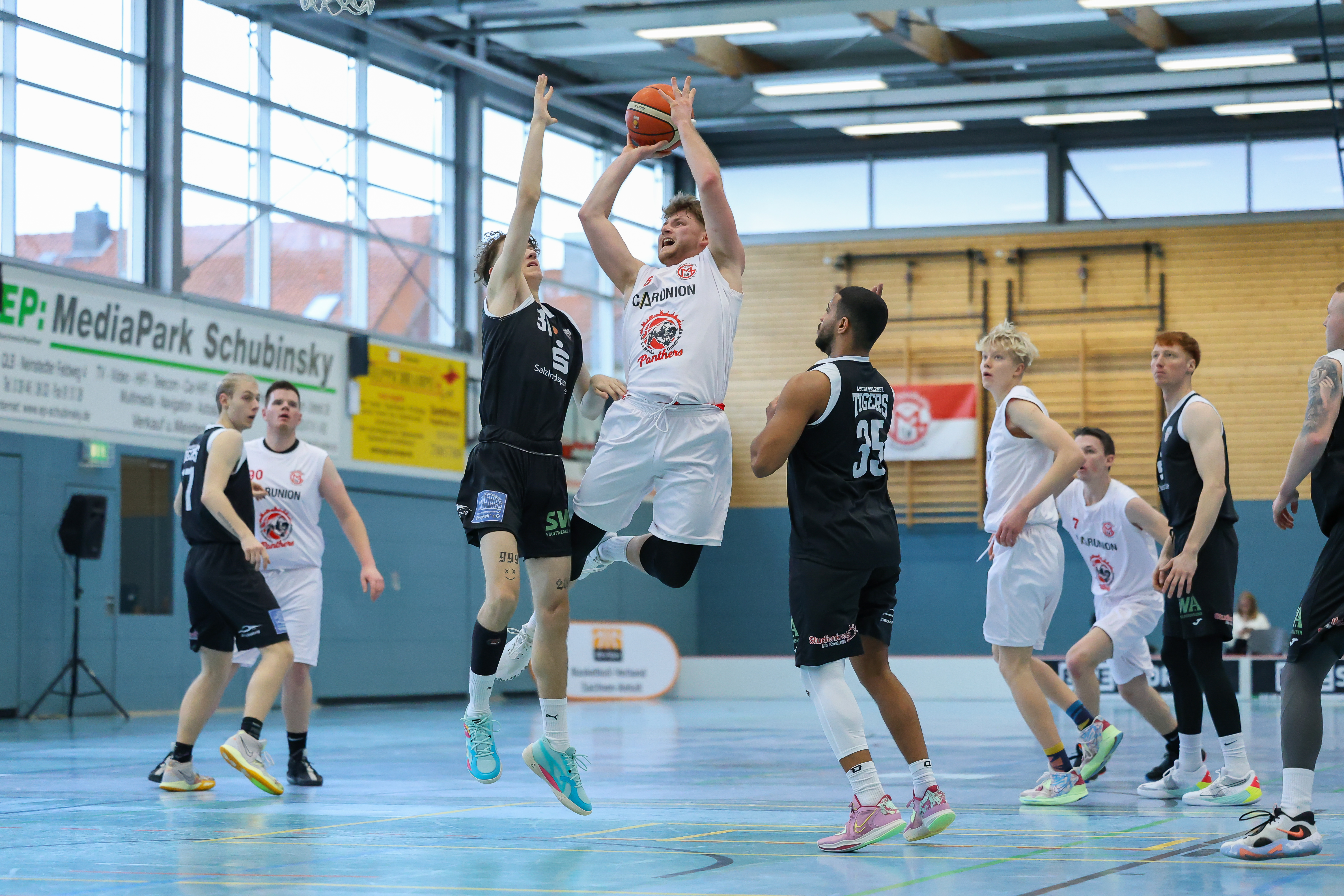 Spielszene aus dem 1. Halbfinale der Herren // Foto: Marko Heiroth