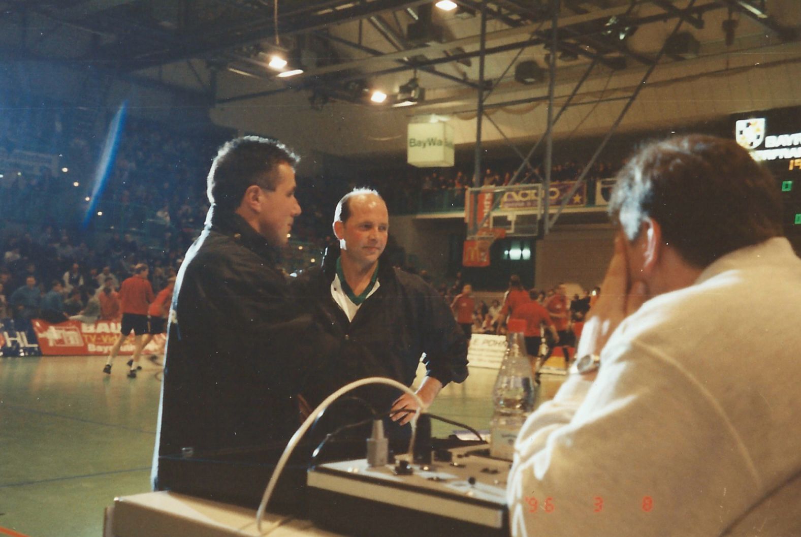 Ockert (re. SR) in der 1. BBL der Männer in Bayreuth 1996 / © Wolfgang Ockert