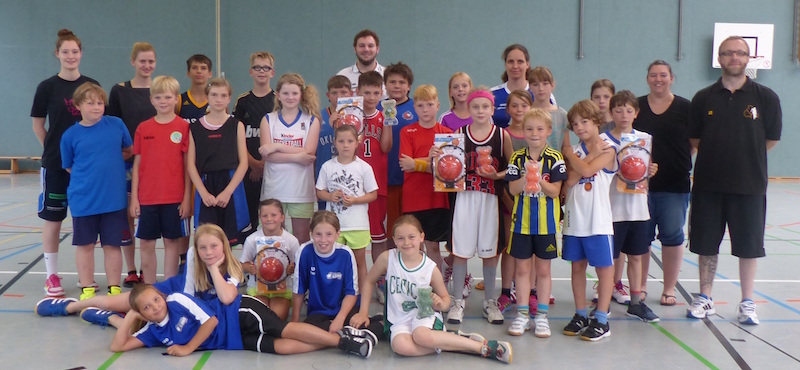 Gruppenfoto am letzten Tag des Schulliga Sommercamps 2015 // Foto: BVSA
