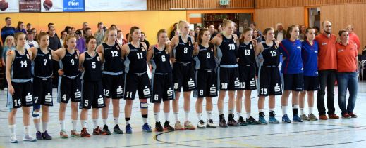Die Spielerinnen aus Sachsen-Anhalt während der Nationalhymne // Foto: Brüning