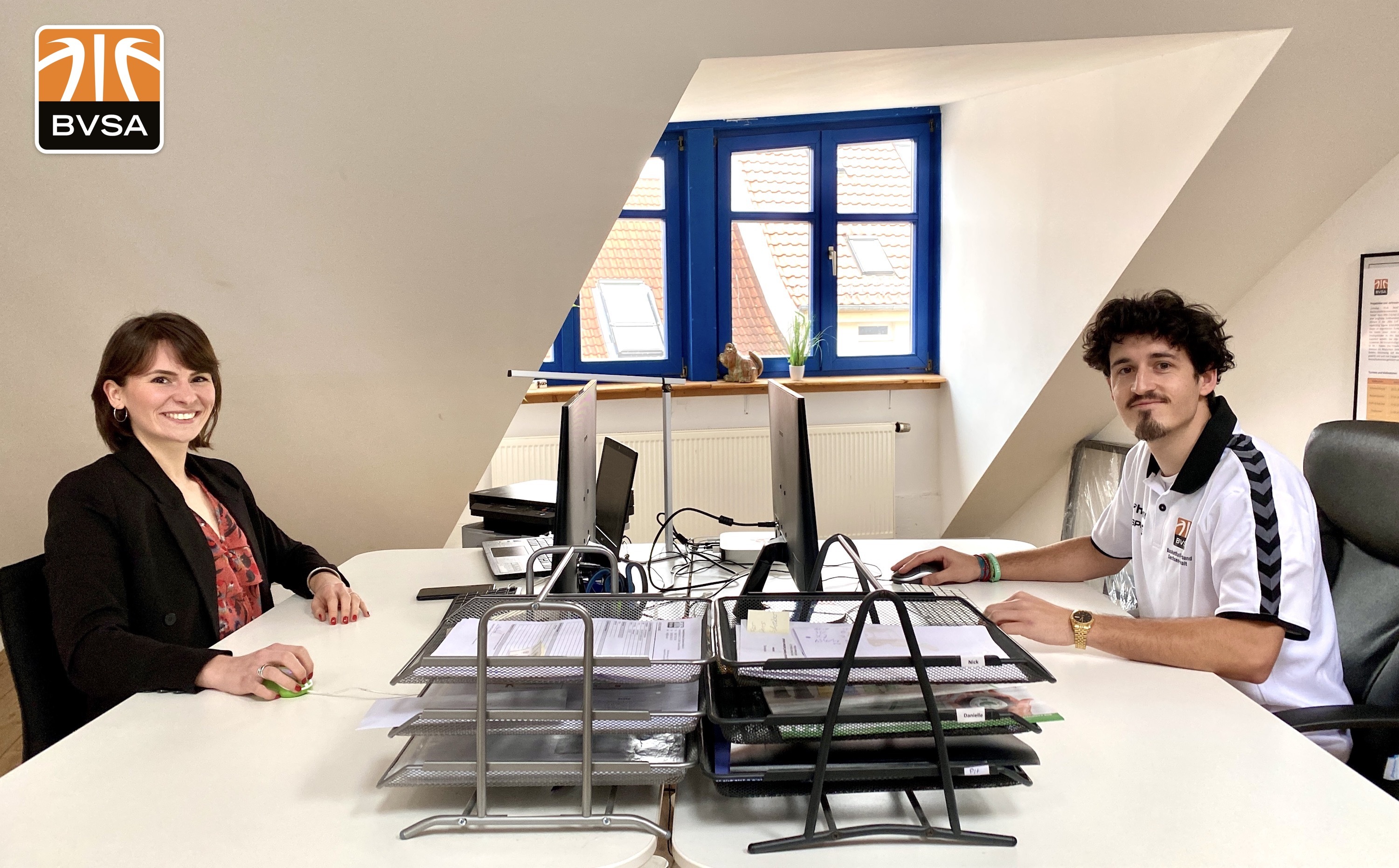 Mona Kienast und Florian Sander bei der Übergabe in der BVSA-Geschäftsstelle/ Foto: BVSA