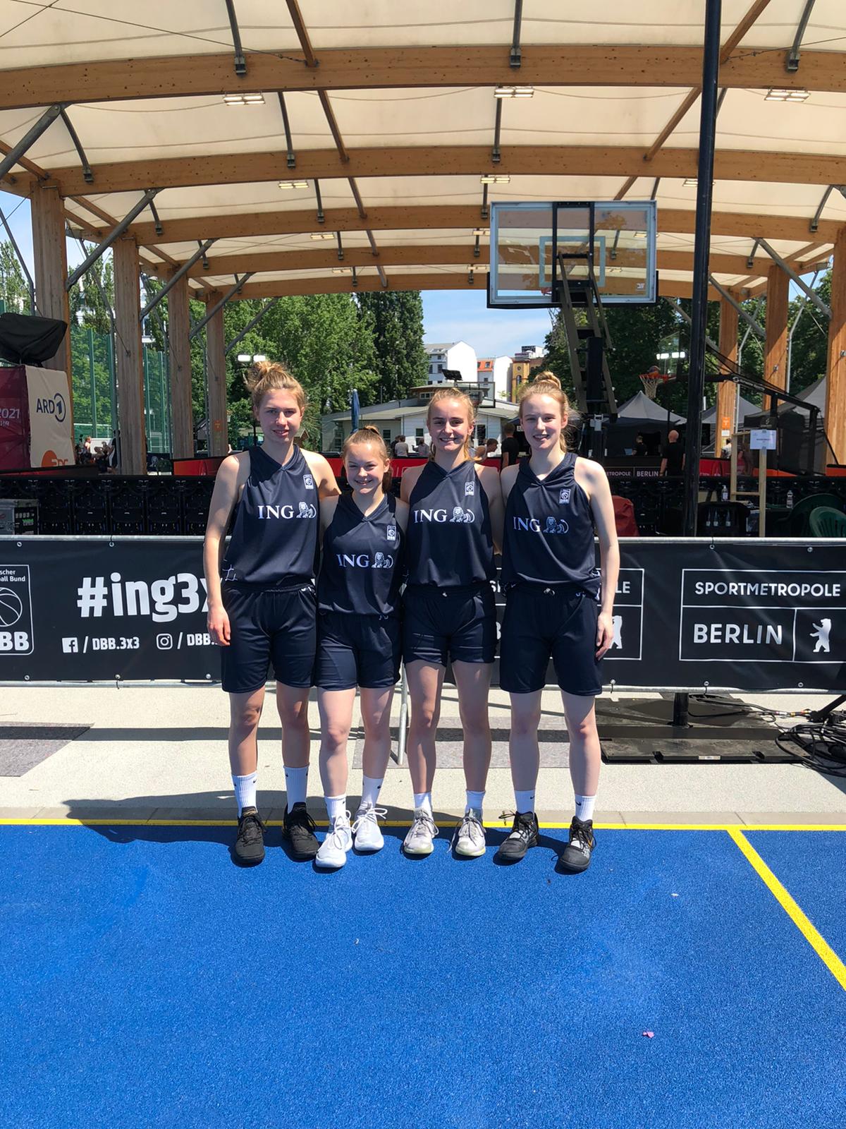 Das weibliche U18 Team Sachsen-Anhalt schied leider in der Vorrunde aus. // Foto: BVSA Das weibliche U18 Team Sachsen-Anhalt schied leider in der Vorrunde aus. // Foto: BVSA